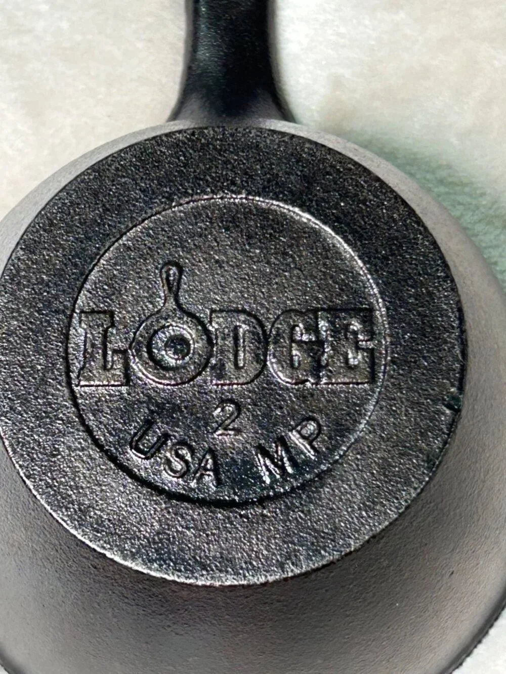 Lodge Cast Iron Melting Pot #2 USA MP Handle 2 Pour Spouts Collectible Seasoned